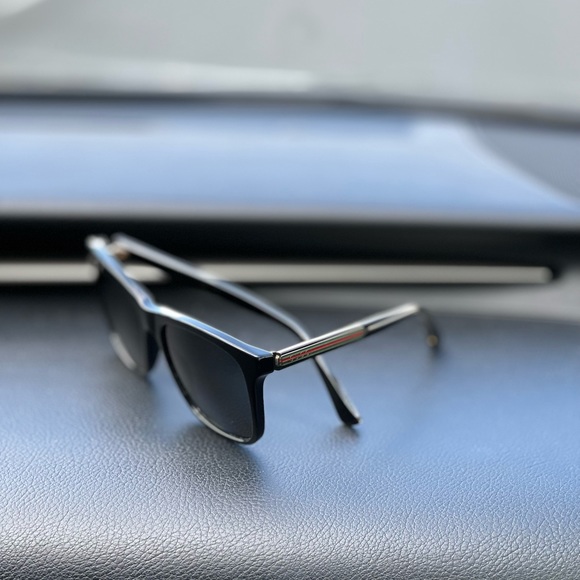 Mens Gucci sunglasses (polarized) - Picture 4 of 6